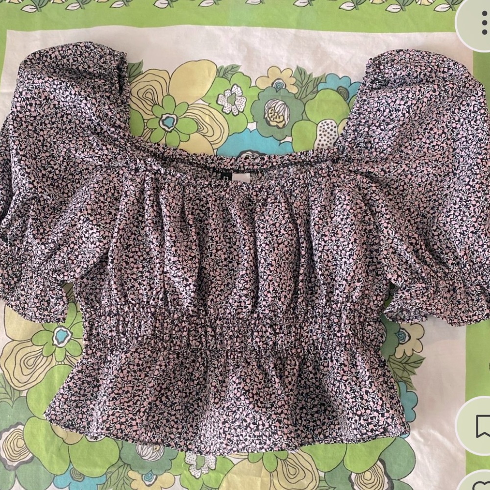 Puffed sleeve blouse